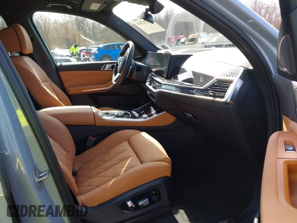 2025 BMW X5 xDrive40i with VIN 5UX23EU05S9W51046, listed as a IAAI auction lot 41732241 with 2,900 mi miles. Bid and sale history available at carsss.com. Image 5.