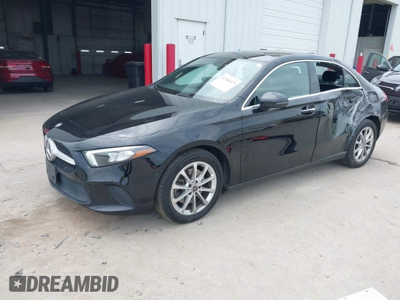 2021 Mercedes-Benz A 220 z VIN W1K3G4FB3MJ278745, wystawiony jako IAAI lot #42386479 z przebiegiem 33 282 mil mil oraz . Historia ofert i sprzedaży dostępna na DreamBid. Obrazek 17.