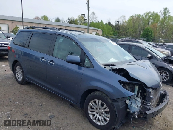 2015 Toyota Sienna XLE with VIN 5TDYK3DC9FS653421, listed as a IAAI auction lot 42031069 with 175,830 mi miles. Bid and sale history available at carsss.com. Image 1.