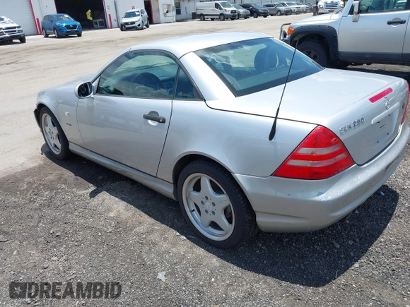 1999 Mercedes-Benz SLK 230/320 with VIN WDBKK47F1XF133747, listed as a IAAI auction lot 42611194 with Not provided miles and . Bid and sale history available at DreamBid. Image 3.