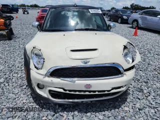 2015 MINI Convertible S с VIN WMWZP3C50F2A91635, выставлен на аукционе Copart как лот 61482285 с пробегом 105 437 миль миль и Списание • Salvage title. История ставок и продаж доступна на DreamBid. Изображение 5.