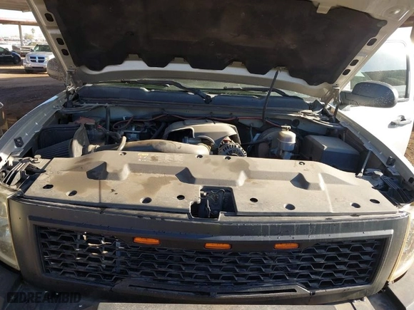 2011 Chevrolet Silverado 1500 LT with VIN 1GCRCSE09BZ423063, listed as a IAAI auction lot 41486593 with 390,292 mi miles. Bid and sale history available at carsss.com. Image 10.