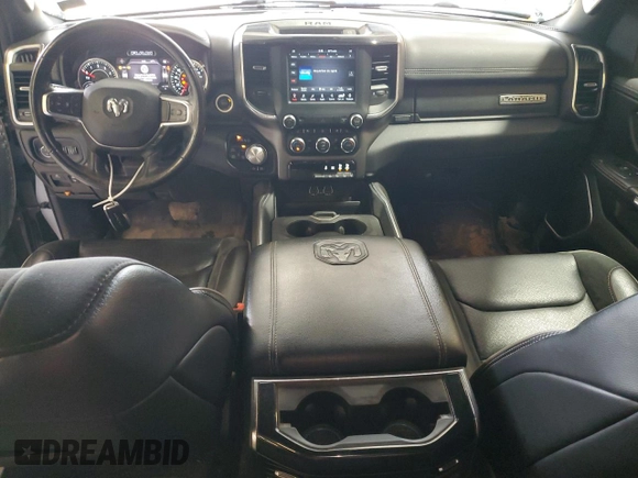 2020 Ram 1500 Laramie z VIN 1C6SRFDT5LN164297, wystawiony jako Copart lot #55420835 z przebiegiem 67 911 mil mil oraz Szkoda całkowita • Salvage title. Historia ofert i sprzedaży dostępna na DreamBid. Obrazek 8.