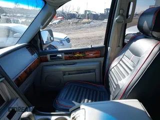 2004 Lincoln Navigator Luxury with VIN 5LMFU28R54LJ07507, listed as a IAAI auction lot 41284716 with 255,912 mi miles. Bid and sale history available at carsss.com. Image 5.