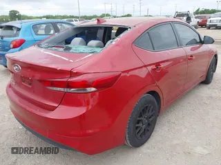 2017 Hyundai Elantra SE z VIN 5NPD74LF8HH209490, wystawiony jako IAAI lot #42016444 z przebiegiem 80 923 mil mil oraz . Historia ofert i sprzedaży dostępna na DreamBid. Obrazek 4.