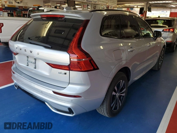2024 Volvo XC60 Core Dark Theme z VIN YV4L12RK7R1929374, wystawiony jako IAAI lot #42537657 z przebiegiem 48 177 mil mil oraz . Historia ofert i sprzedaży dostępna na DreamBid. Obrazek 2.