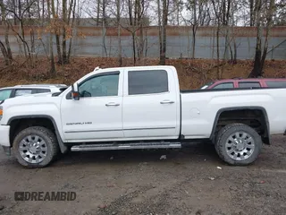 2019 GMC Sierra 2500HD Denali with VIN 1GT12SEY8KF226666, listed as a IAAI auction lot 41717939 with 45,325 mi miles. Bid and sale history available at carsss.com. Image 15.
