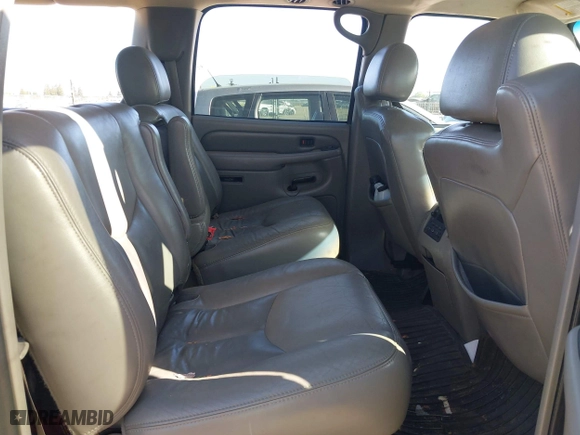 2004 GMC Yukon XL Denali with VIN 1GKFK66U64J214013, listed as a IAAI auction lot 42075928 with 277,194 mi miles. Bid and sale history available at carsss.com. Image 8.