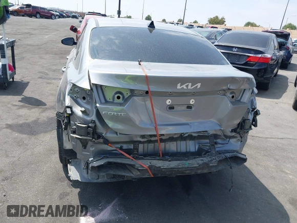2024 Kia Forte LXS z VIN 3KPF24AD1RE748029, wystawiony jako IAAI lot #42107090 z przebiegiem 27 832 mil mil oraz . Historia ofert i sprzedaży dostępna na DreamBid. Obrazek 6.