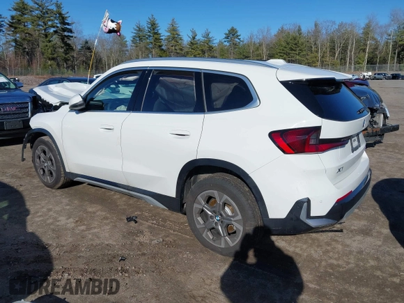 2025 BMW X1 xDrive28i with VIN WBX73EF02S5186420, listed as a IAAI auction lot 41841553 with 1,409 mi miles. Bid and sale history available at carsss.com. Image 3.