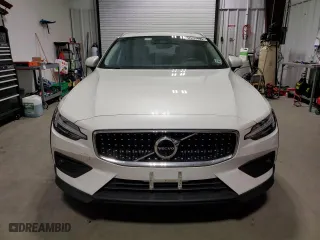 2024 Volvo V60 Cross Country Plus with VIN YV4L12WY6R2136392, listed as a Copart auction lot 42932275 with 8,443 mi miles and Salvage Title. Bid and sale history available at carsss.com. Image 5.