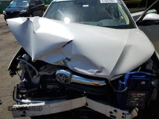 2016 Toyota Highlander Limited with VIN 5TDDKRFH3GS258727, listed as a Copart auction lot 61667005 with 121,789 mi miles and Salvage title. Bid and sale history available at DreamBid. Image 13.