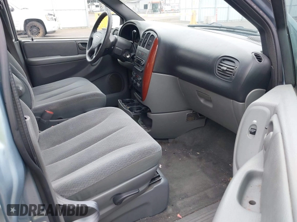 2005 Chrysler Town & Country LX with VIN 2C4GP44R85R192517, listed as a IAAI auction lot 41833718 with 223,663 mi miles. Bid and sale history available at carsss.com. Image 5.