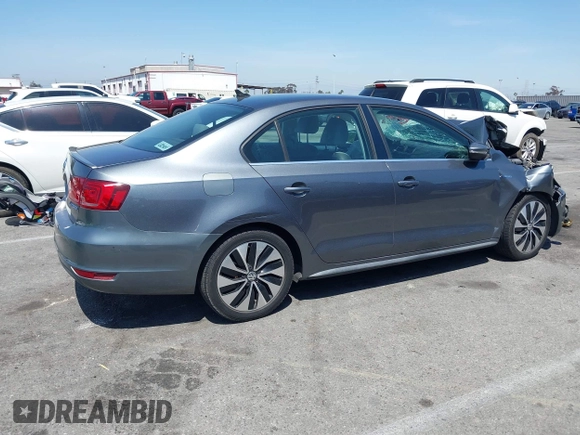 2013 Volkswagen Jetta Hybrid SE with VIN 3VW637AJ1DM232687, listed as a IAAI auction lot 41973407 with 70,428 mi miles and . Bid and sale history available at DreamBid. Image 13.