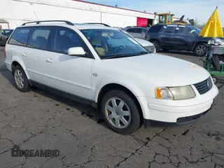 2000 Volkswagen Passat with VIN WVWRH23B6YE278750, listed as a IAAI auction lot 42415831 with 110,866 mi miles and . Bid and sale history available at DreamBid. Image 1.