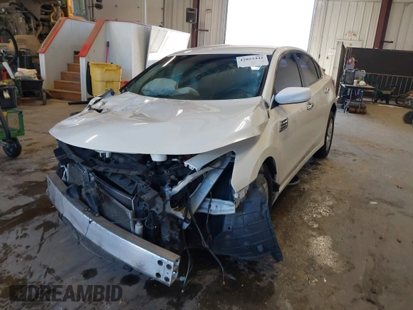 2013 Nissan Altima SV with VIN 1N4AL3AP5DC231639, listed as a IAAI auction lot 42052441 with 170,997 mi miles and . Bid and sale history available at carsss.com. Image 2.