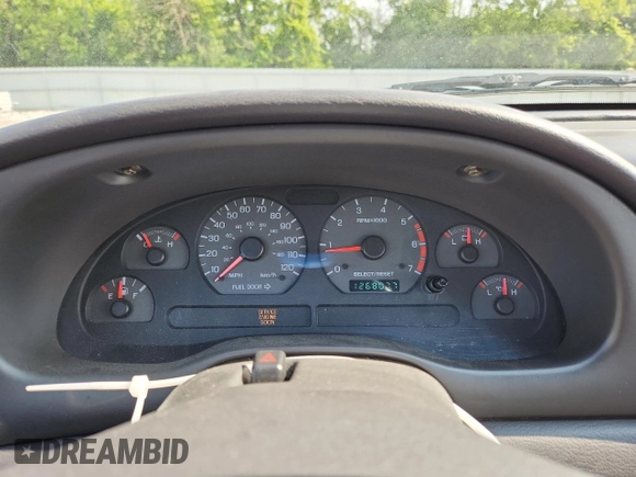 1999 Ford Mustang z VIN 1FAFP4043XF155493, wystawiony jako Copart lot #62666095 z przebiegiem 126 807 mil mil oraz Nie do naprawy • Non repairable. Historia ofert i sprzedaży dostępna na DreamBid. Obrazek 9.