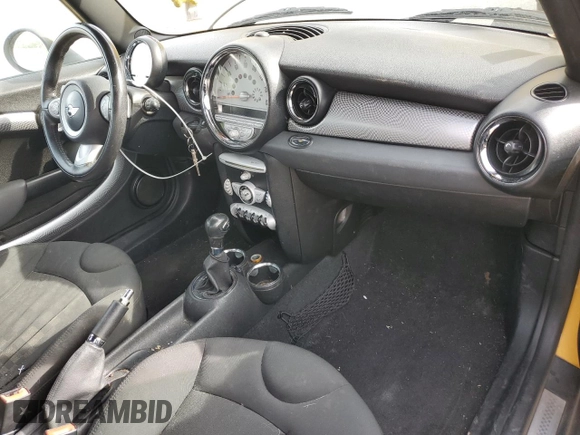 2009 MINI Hardtop S with VIN WMWMF73599TW87679, listed as a Copart auction lot 46863725 with 102,976 mi miles and Salvage title. Bid and sale history available at DreamBid. Image 8.