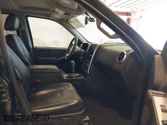 2008 Mercury Mountaineer Premier z VIN 4M2EU48E68UJ10079, wystawiony jako IAAI lot #42717946 z przebiegiem 241 520 mil mil oraz . Historia ofert i sprzedaży dostępna na DreamBid. Obrazek 5.