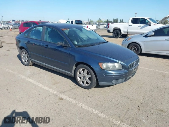2006 Volvo S40 2.4L with VIN YV1MS390462210091, listed as a IAAI auction lot 42023731 with 205,487 mi miles. Bid and sale history available at carsss.com. Image 1.