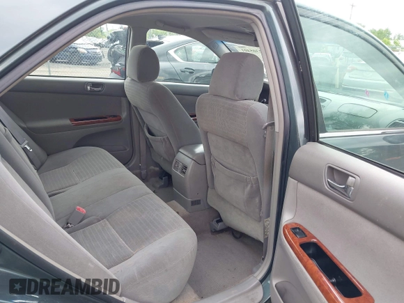 2006 Toyota Camry STD z VIN 4T1BE30K16U109299, wystawiony jako IAAI lot #42305401 z przebiegiem 300 503 mil mil oraz . Historia ofert i sprzedaży dostępna na DreamBid. Obrazek 8.