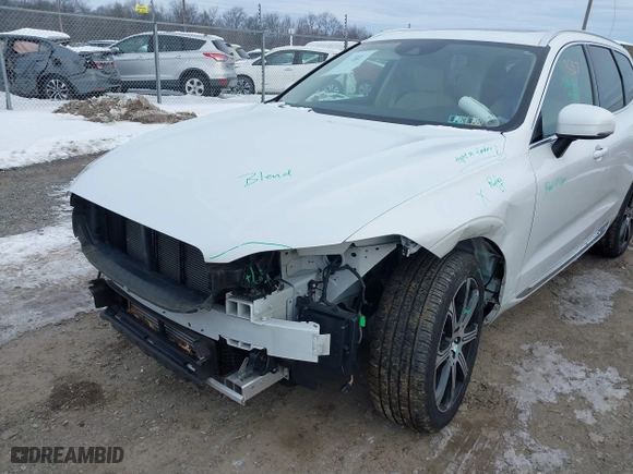 2020 Volvo XC60 Inscription with VIN YV4102RL0L1522300, listed as a IAAI auction lot 38569557 with 38,279 mi miles. Bid and sale history available at carsss.com. Image 6.