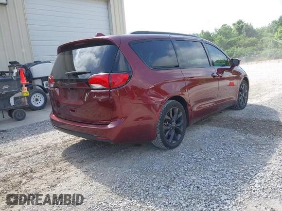 2019 Chrysler Pacifica Touring Plus z VIN 2C4RC1FG6KR532127, wystawiony jako IAAI lot #42285029 z przebiegiem 89 516 mil mil oraz . Historia ofert i sprzedaży dostępna na DreamBid. Obrazek 4.