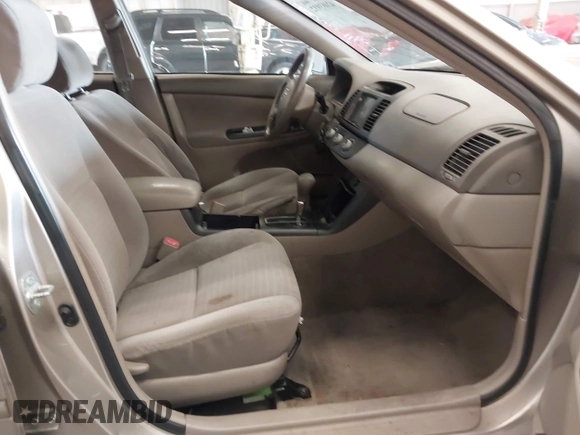 2006 Toyota Camry STD z VIN 4T1BE32K66U659112, wystawiony jako IAAI lot #42083932 z przebiegiem 217 645 mil mil oraz . Historia ofert i sprzedaży dostępna na DreamBid. Obrazek 5.