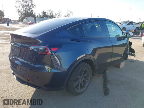 2024 Tesla Model Y with VIN 7SAYGDED5RF103983, listed as a IAAI auction lot 41933836 with 11,398 mi miles and . Bid and sale history available at DreamBid. Image 4.