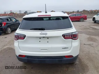 2020 Jeep Compass Altitude z VIN 3C4NJCBB9LT108501, wystawiony jako IAAI lot #41700451 z przebiegiem 66 395 mil mil oraz . Historia ofert i sprzedaży dostępna na DreamBid. Obrazek 16.