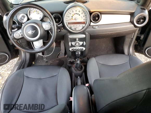 2009 MINI Convertible с VIN WMWMR335X9TU95882, выставлен на аукционе Copart как лот 85075864 с пробегом 101 873 миль миль и Чистый • Clean title. История ставок и продаж доступна на DreamBid. Изображение 8.