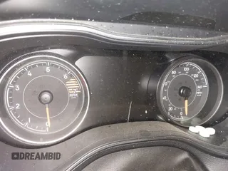 2020 Jeep Cherokee Limited z VIN 1C4PJLDBXLD587216, wystawiony jako IAAI lot #41941781 z przebiegiem Nie podano mil oraz . Historia ofert i sprzedaży dostępna na DreamBid. Obrazek 15.