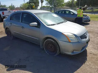 2010 Nissan Sentra 2.0 z VIN 3N1AB6AP6AL641044, wystawiony jako IAAI lot #42863733 z przebiegiem 133 156 mil mil oraz . Historia ofert i sprzedaży dostępna na DreamBid. Obrazek 1.
