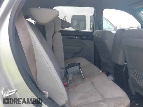 2012 Kia Sorento LX z VIN 5XYKT3A18CG201670, wystawiony jako IAAI lot #42305664 z przebiegiem 192 170 mil mil oraz . Historia ofert i sprzedaży dostępna na DreamBid. Obrazek 8.