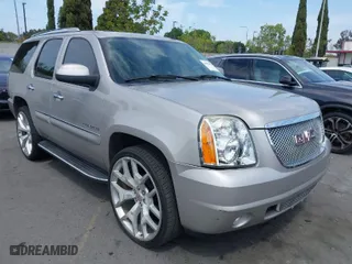 2007 GMC Yukon Denali with VIN 1GKFK63877J188761, listed as a IAAI auction lot 42024987 with 142,252 mi miles. Bid and sale history available at carsss.com. Image 1.
