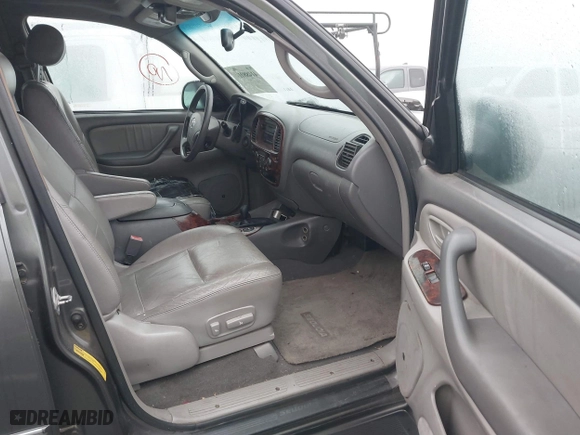 2003 Toyota Sequoia Limited with VIN 5TDBT48A73S184746, listed as a IAAI auction lot 41488014 with 298,447 mi miles. Bid and sale history available at carsss.com. Image 5.
