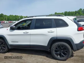 2016 Jeep Cherokee Trailhawk z VIN 1C4PJMBS7GW109189, wystawiony jako IAAI lot #42219470 z przebiegiem 115 197 mil mil oraz . Historia ofert i sprzedaży dostępna na DreamBid. Obrazek 13.