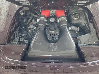 2014 Ferrari 458 Italia z VIN ZFF68NHA6E0201648, wystawiony jako Copart lot #41274584 z przebiegiem 15 586 mil mil oraz . Historia ofert i sprzedaży dostępna na DreamBid. Obrazek 12.