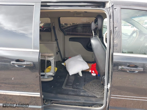 2014 Chrysler Town & Country Touring with VIN 2C4RC1BG6ER400043, listed as a IAAI auction lot 41940492 with 190,447 mi miles. Bid and sale history available at carsss.com. Image 8.