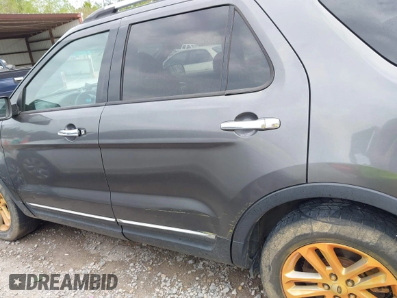 2015 Ford Explorer XLT with VIN 1FM5K7D80FGA82381, listed as a IAAI auction lot 41889086 with Not Provided miles and . Bid and sale history available at DreamBid. Image 14.