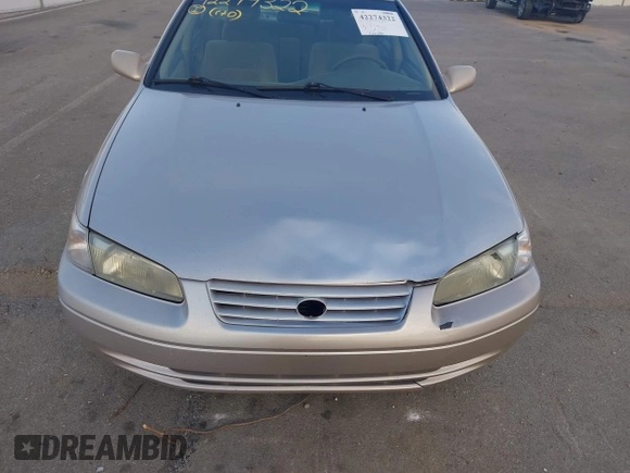1998 Toyota Camry LE z VIN 4T1BG22K0WU232402, wystawiony jako IAAI lot #42274322 z przebiegiem 222 286 mil mil oraz . Historia ofert i sprzedaży dostępna na DreamBid. Obrazek 6.