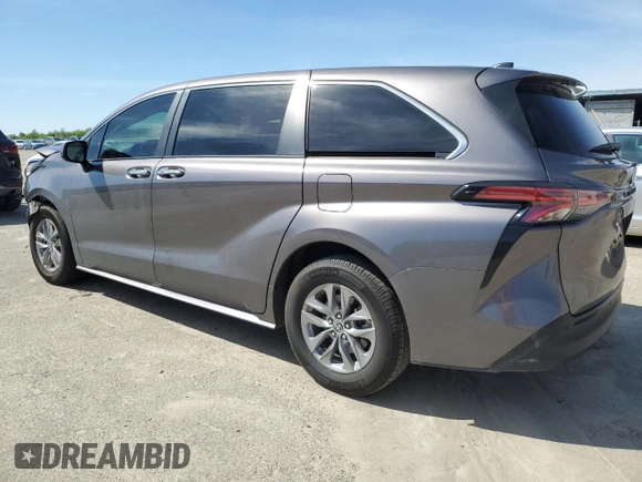 2022 Toyota Sienna XLE with VIN 5TDYRKEC3NS125652, listed as a Copart auction lot 49455045 with 67,628 mi miles and Salvage Title. Bid and sale history available at carsss.com. Image 2.