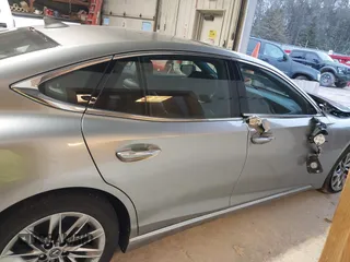 2018 Lexus LS with VIN JTHC51FF5J5005147, listed as a IAAI auction lot 41223294 with 82,697 mi miles. Bid and sale history available at carsss.com. Image 13.