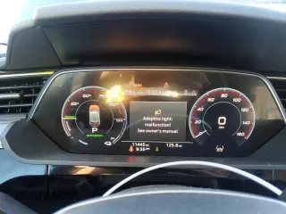 2024 Audi Q8 e-tron Premium Plus z VIN WA15AAGE2RB022720, wystawiony jako Copart lot #80526654 z przebiegiem 11 445 mil mil oraz Szkoda całkowita • Salvage title. Historia ofert i sprzedaży dostępna na DreamBid. Obrazek 9.