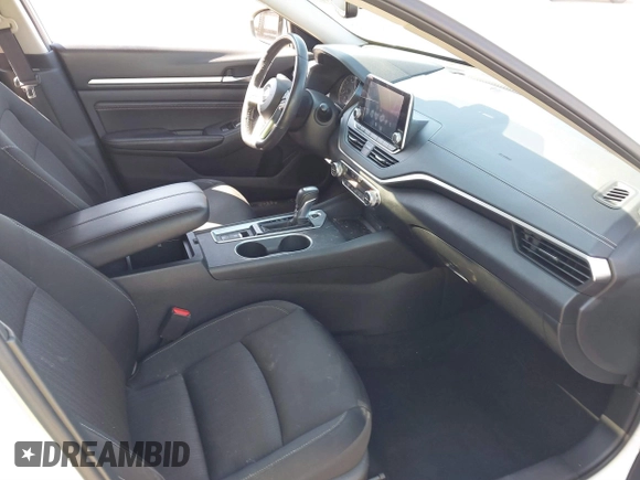 2019 Nissan Altima 2.5 SV with VIN 1N4BL4DV0KC116402, listed as a IAAI auction lot 41772384 with 80,240 mi miles. Bid and sale history available at carsss.com. Image 5.