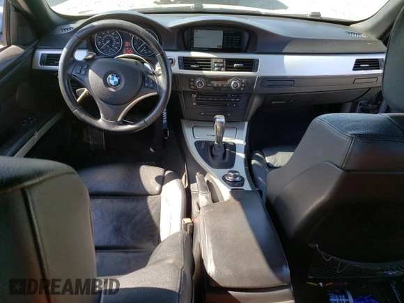 2008 BMW 3 Series 328i z VIN WBAWR33538P152346, wystawiony jako Copart lot #57101985 z przebiegiem 131 504 mil mil oraz Szkoda całkowita • Salvage title. Historia ofert i sprzedaży dostępna na DreamBid. Obrazek 8.