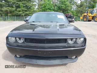 2011 Dodge Challenger z VIN 2B3CJ4DG1BH510981, wystawiony jako IAAI lot #42354382 z przebiegiem 129 050 mil mil oraz . Historia ofert i sprzedaży dostępna na DreamBid. Obrazek 13.