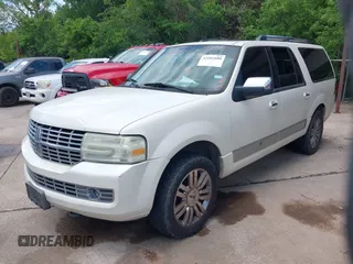 2007 Lincoln Navigator z VIN 5LMFL27567LJ14424, wystawiony jako IAAI lot #42202680 z przebiegiem 266 419 mil mil oraz . Historia ofert i sprzedaży dostępna na DreamBid. Obrazek 2.
