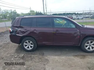 2008 Toyota Highlander z VIN JTEES41A982097287, wystawiony jako IAAI lot #42104807 z przebiegiem 173 319 mil mil oraz . Historia ofert i sprzedaży dostępna na DreamBid. Obrazek 13.