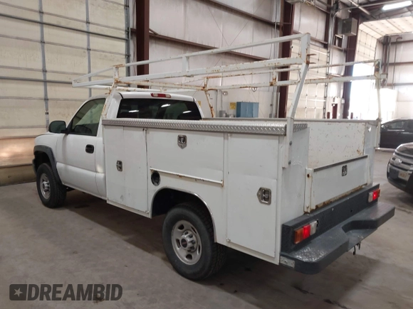 2004 GMC Sierra 1500 with VIN 1GDHC24U94E215240, listed as a IAAI auction lot 41332466 with 104,000 mi miles and . Bid and sale history available at DreamBid. Image 3.